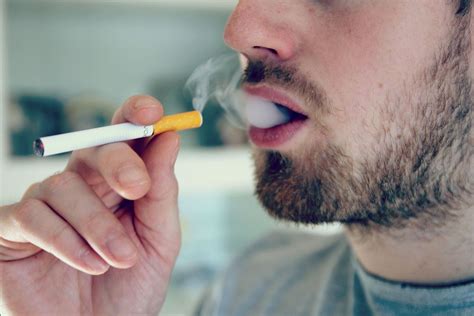 smoking  v vaping with e-cigarettes